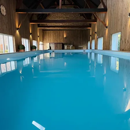 House In A With Swimming Pool Near Le Touquet Paris Tatil Evi *